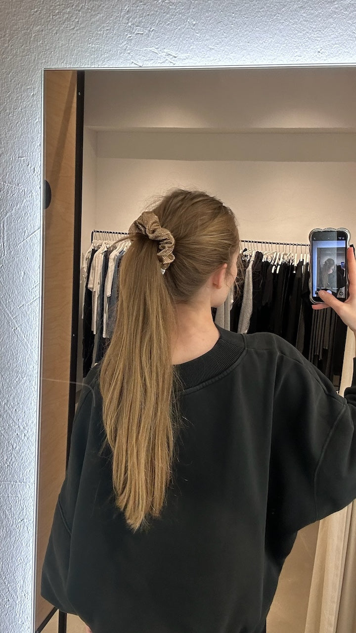 Kelly Crystal Scrunchie taupe